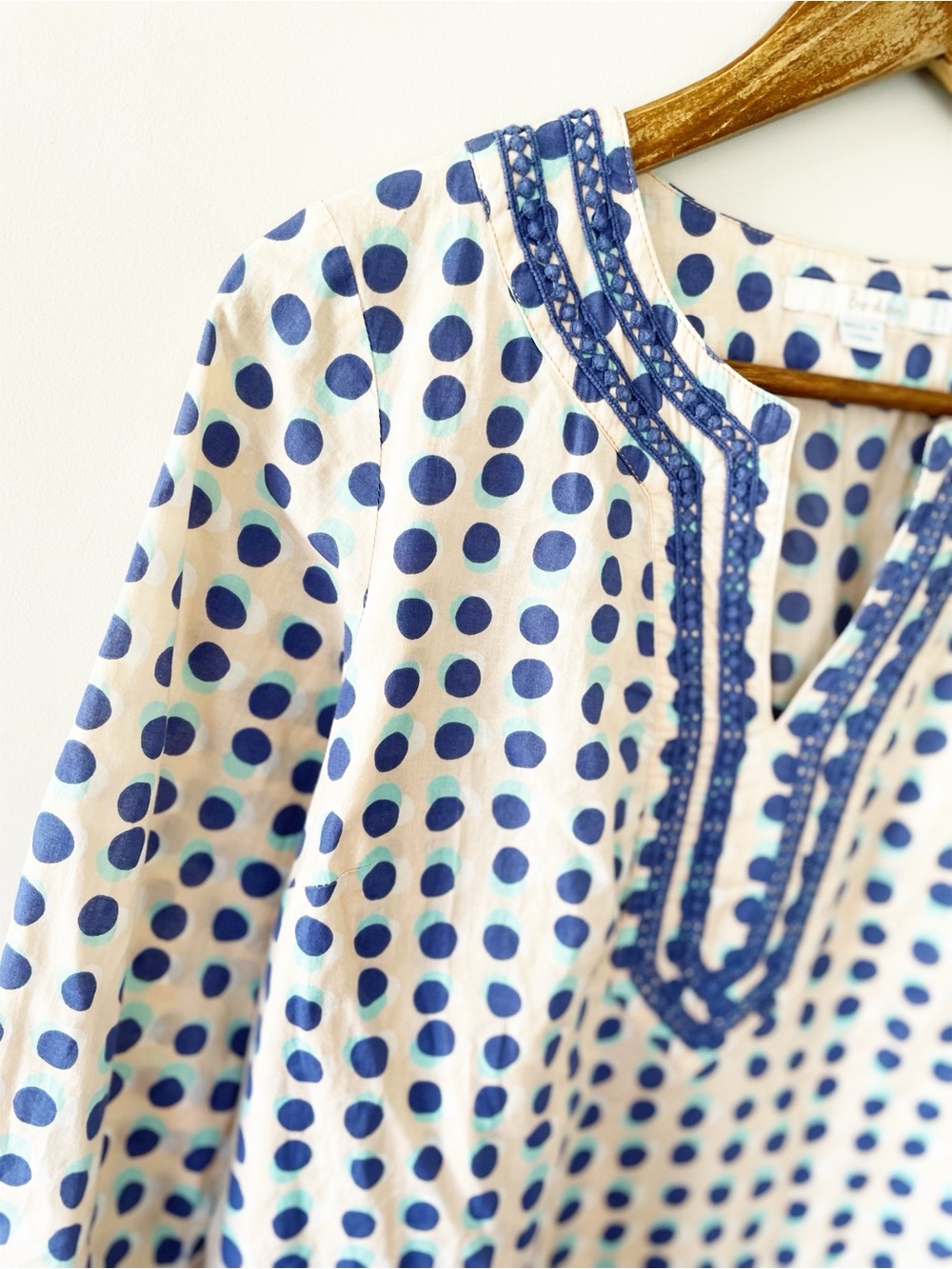 Boden White Mini Dress with Blue Polka Dots and Embroidered V-Neck Size 6 EUC - Picture 6 of 14